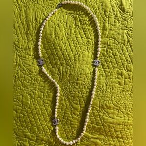 120 inch pearl necklace. Ex has the box/ pouch.